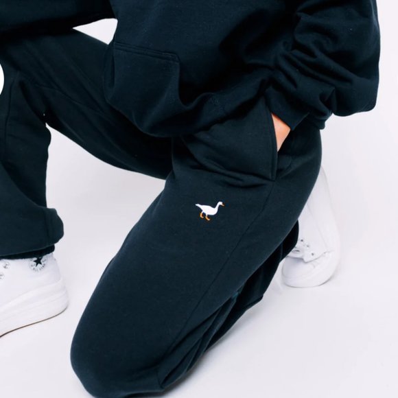 Unisex Goose Classic Fit Black Sweatpants - Picture 7 of 9